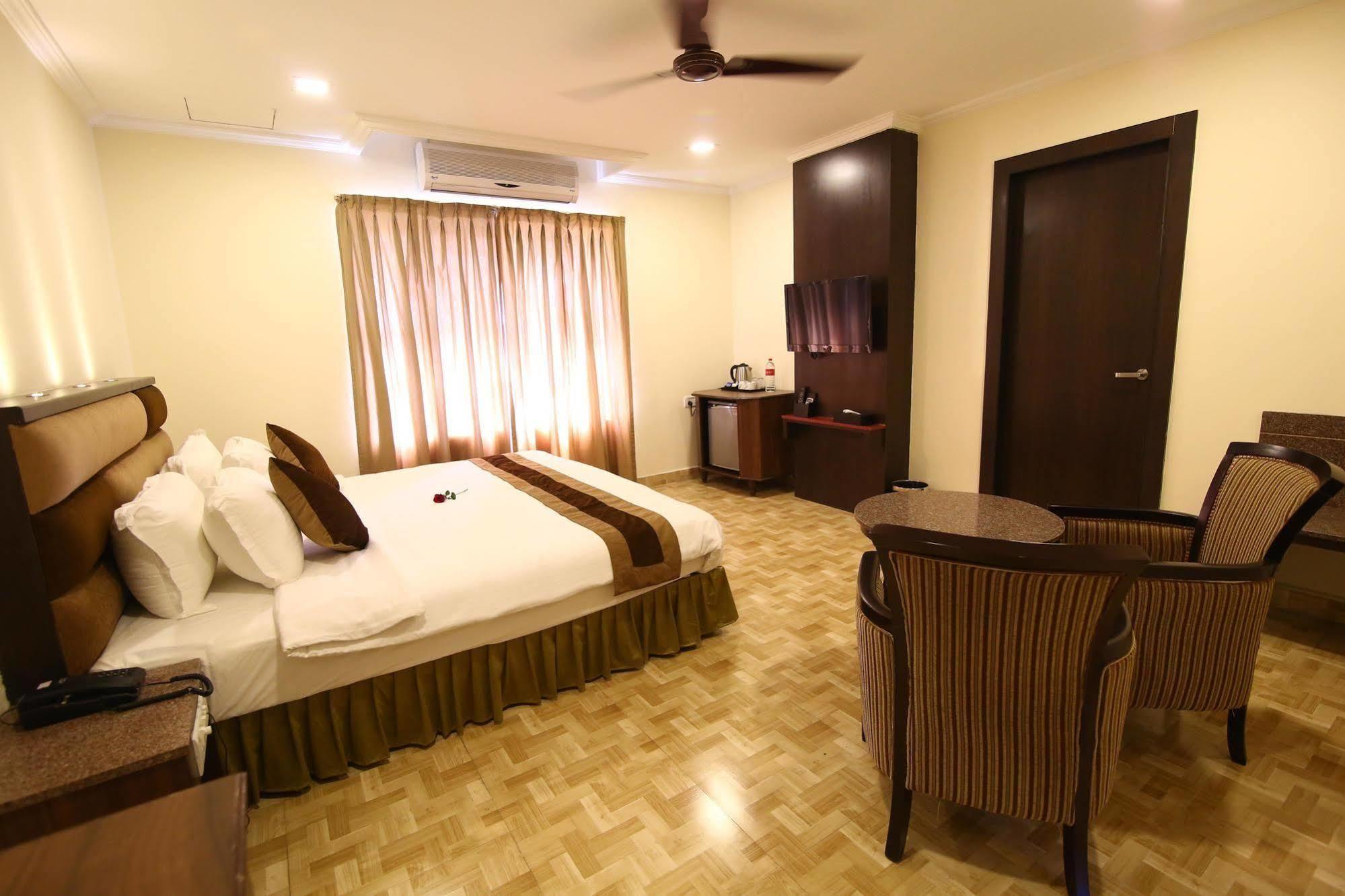 Hotel Southern Residency Kelambakkam Екстер'єр фото