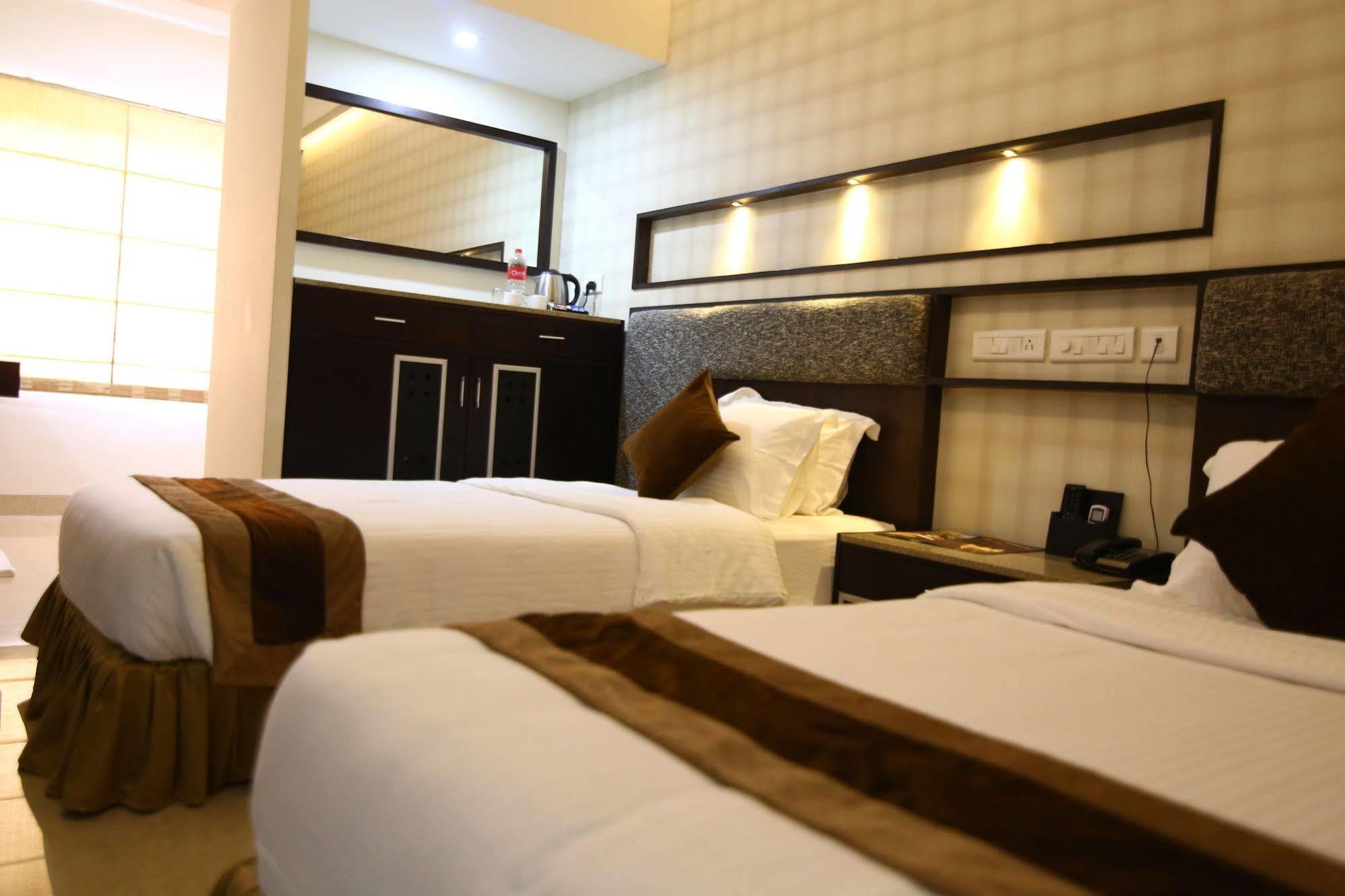 Hotel Southern Residency Kelambakkam Екстер'єр фото