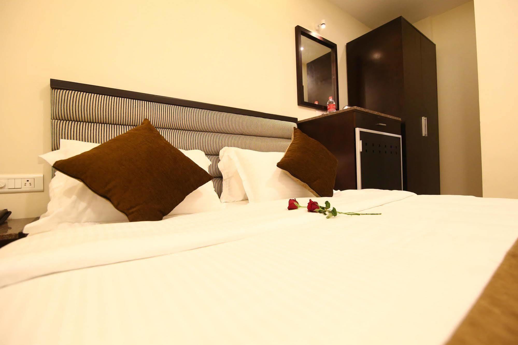 Hotel Southern Residency Kelambakkam Екстер'єр фото